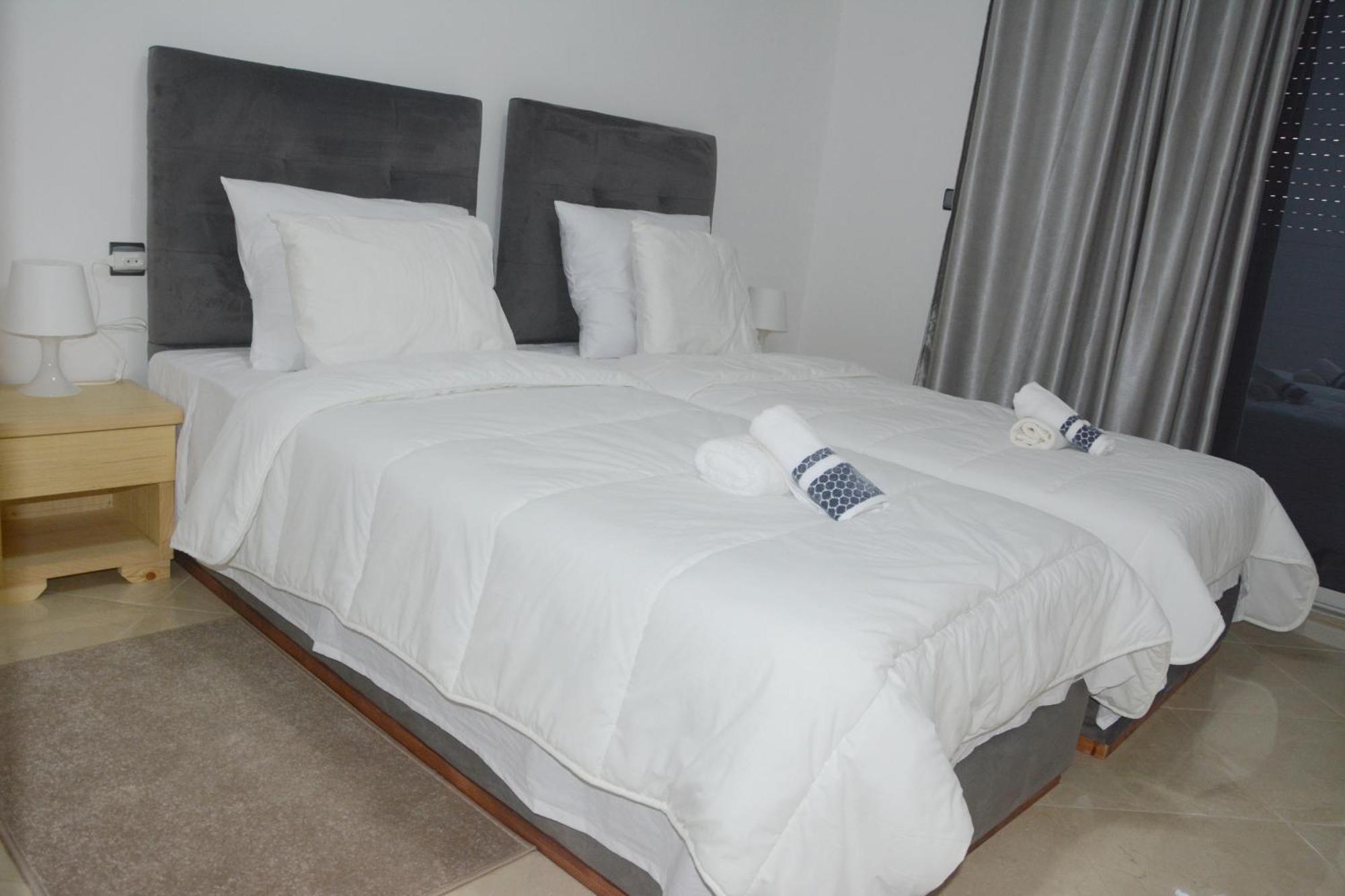 Town Hotel 盖尼特拉 外观 照片