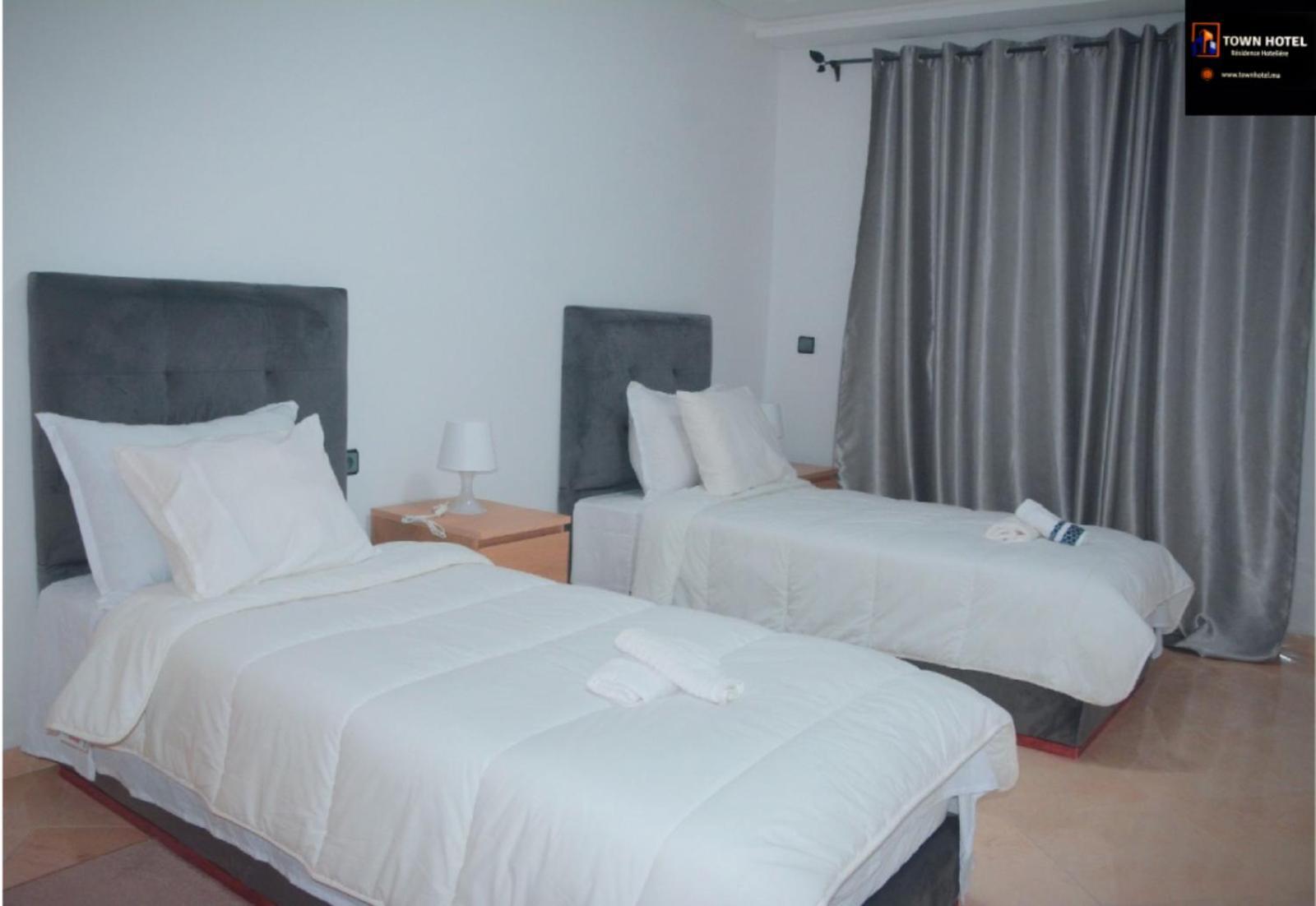 Town Hotel 盖尼特拉 外观 照片
