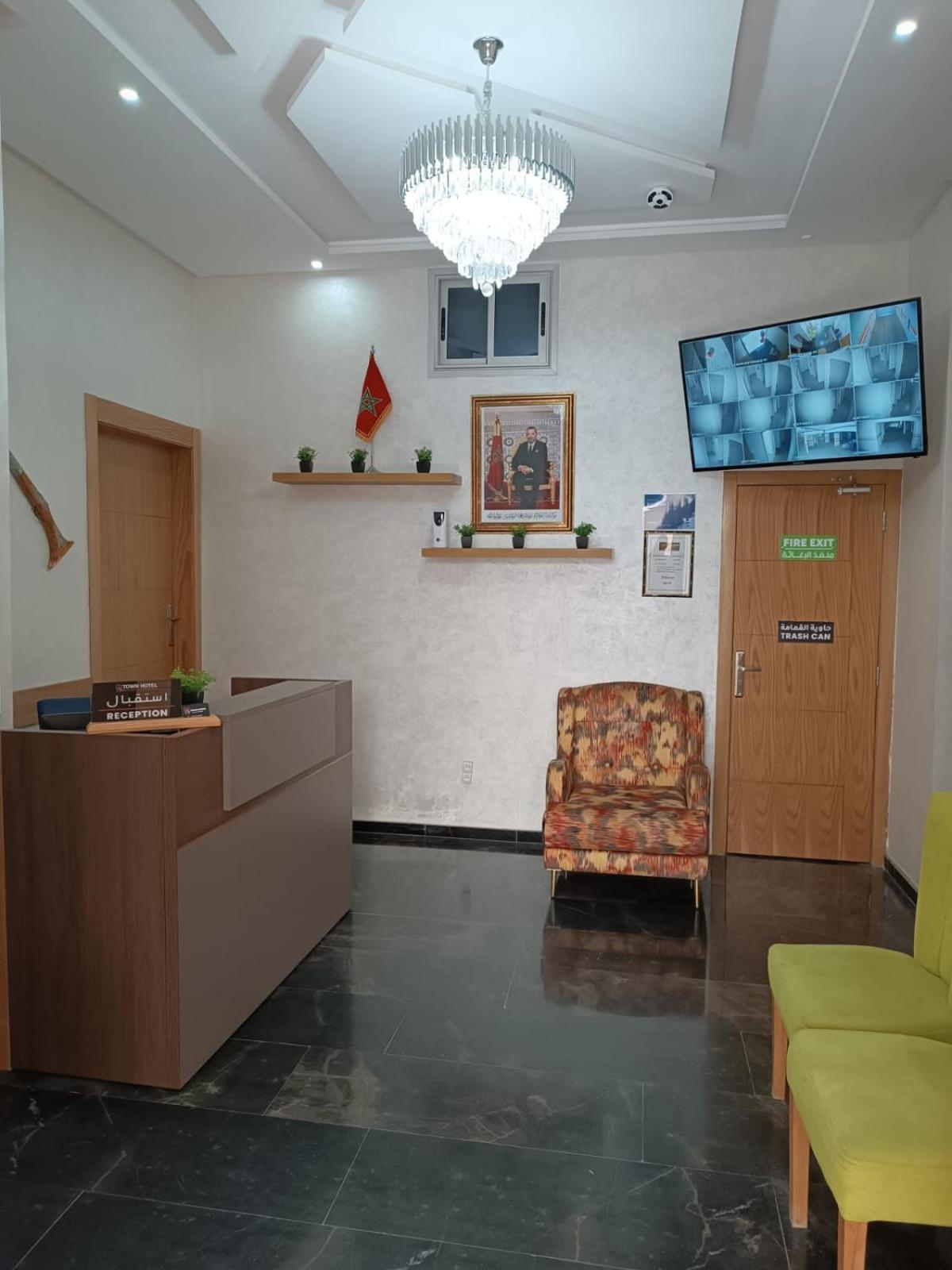 Town Hotel 盖尼特拉 外观 照片